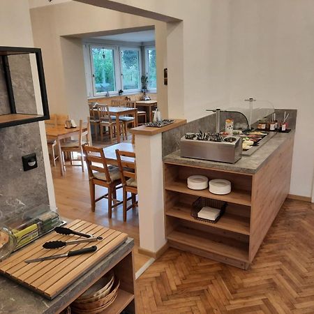 Fruehstueckshaus Wunderland Bed and Breakfast Laa an der Thaya Εξωτερικό φωτογραφία